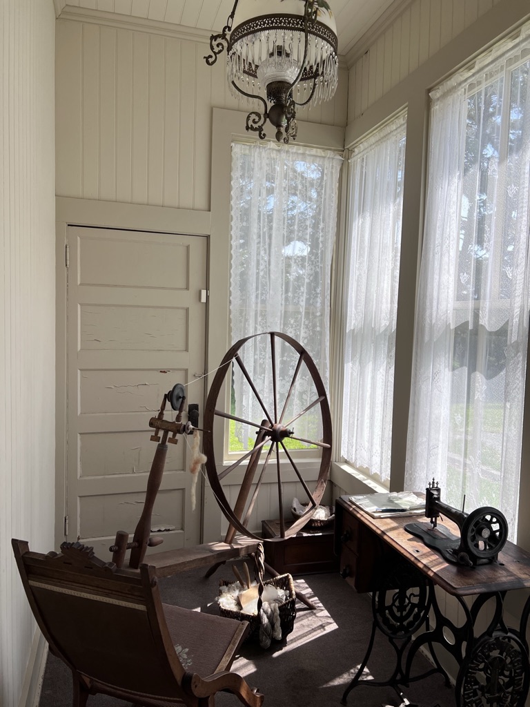 Historic Hughes House
Bandon, Oregon
@tournesoladventures