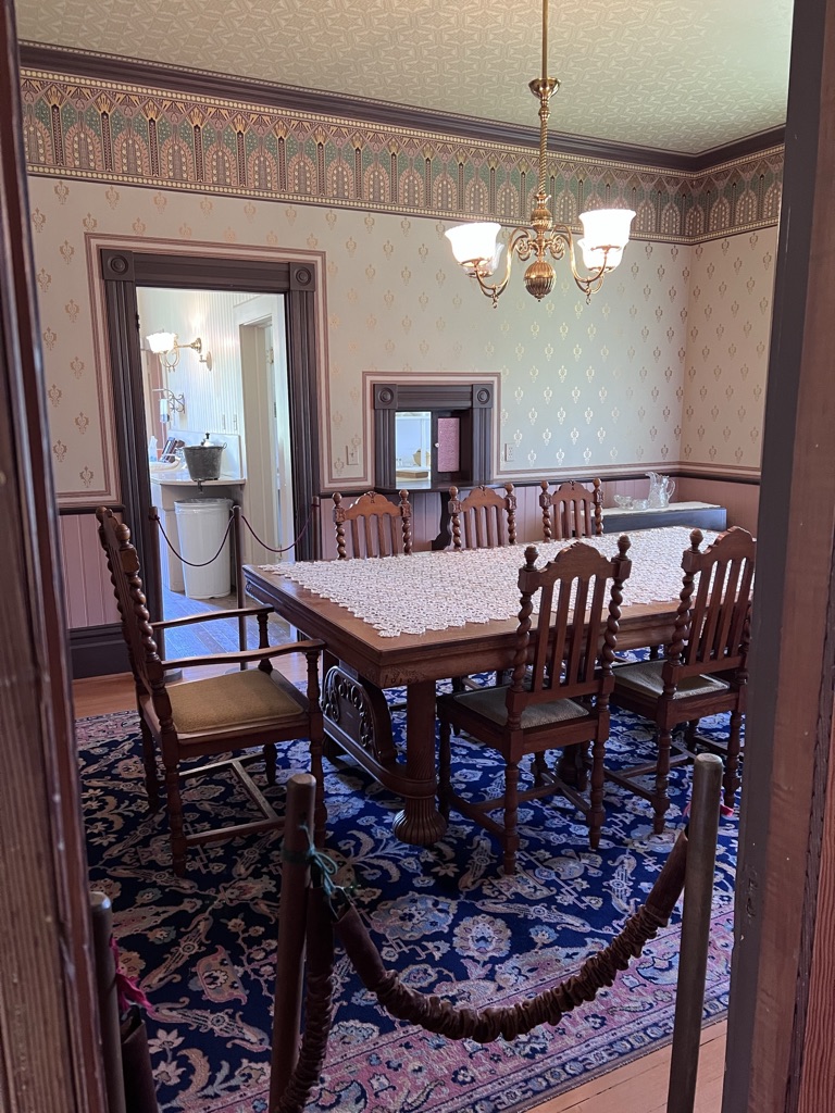 Historic Hughes House
Bandon, Oregon
@tournesoladventures